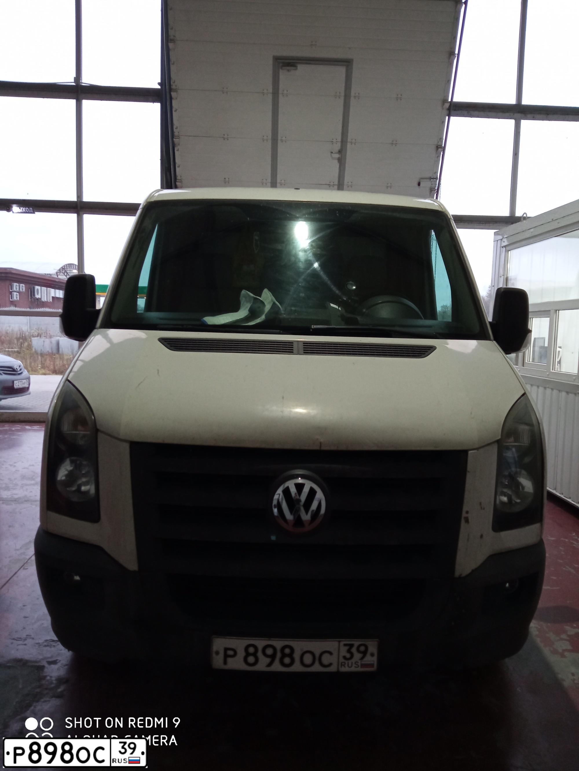 Фото автомобиля VOLKSWAGEN CRAFTER, 2007 — госномер Р898ОС39. Цвет: Белый