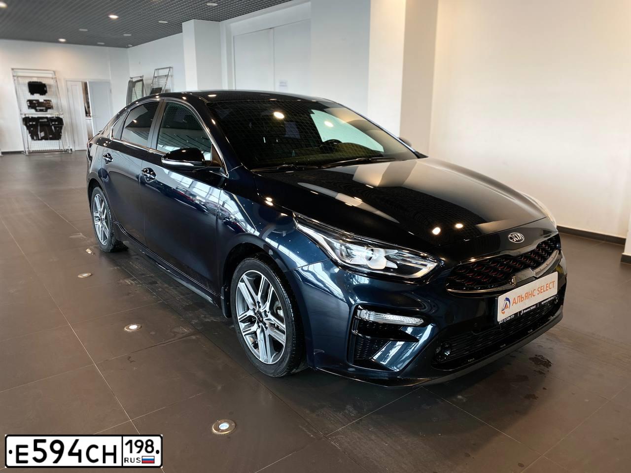 Фото автомобиля KIA CERATO, 2019 — госномер Н811РТ21. Цвет: синий