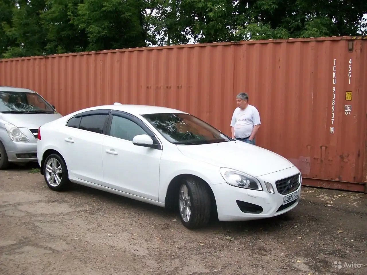 Фото автомобиля VOLVO S60, 2011 — госномер А262МО150. Цвет: Белый