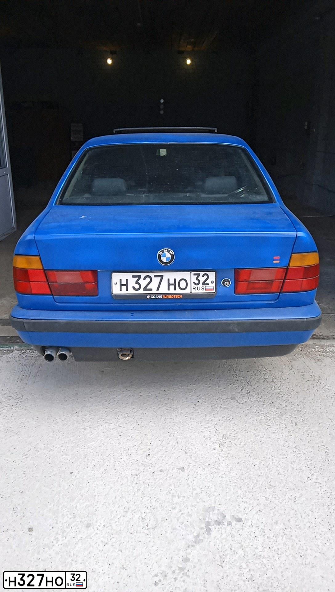 Фото автомобиля BMW SERIE 5, 1990 — госномер О087ОС32. Цвет: синий