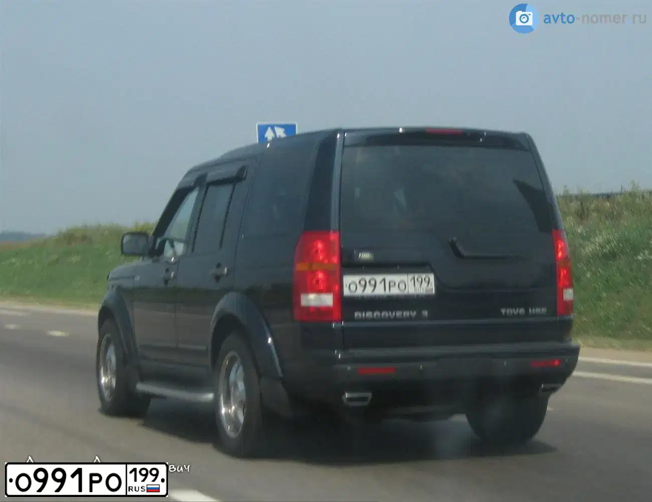 Фото автомобиля ЛЕНД РОВЕР ДИСКАВЕРИ, 2017 — госномер К244КТ977. Цвет: Белый