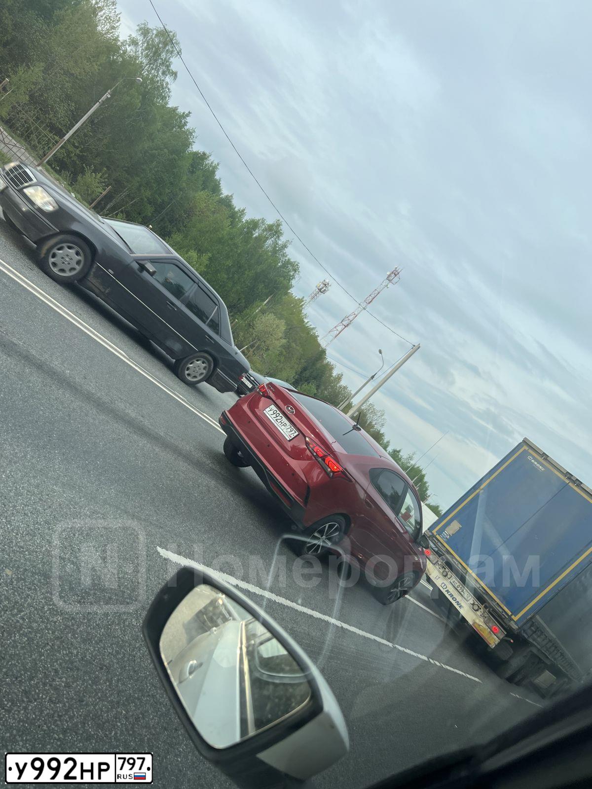 Фото автомобиля HYUNDAI SOLARIS, 2020 — госномер У992НР797. Цвет: Красный