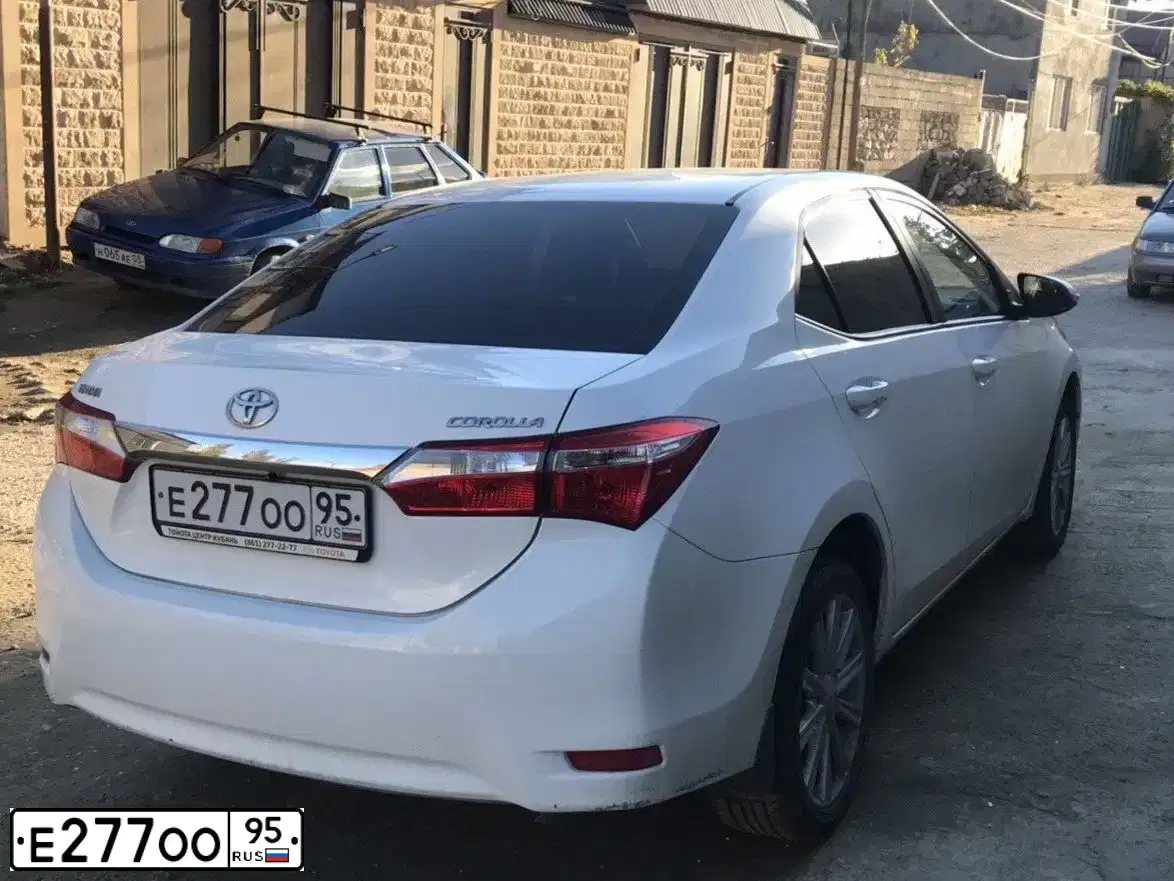 Фото автомобиля TOYOTA COROLLA, 2014 — госномер Е277ОО95. Цвет: БЕЛЫЙ