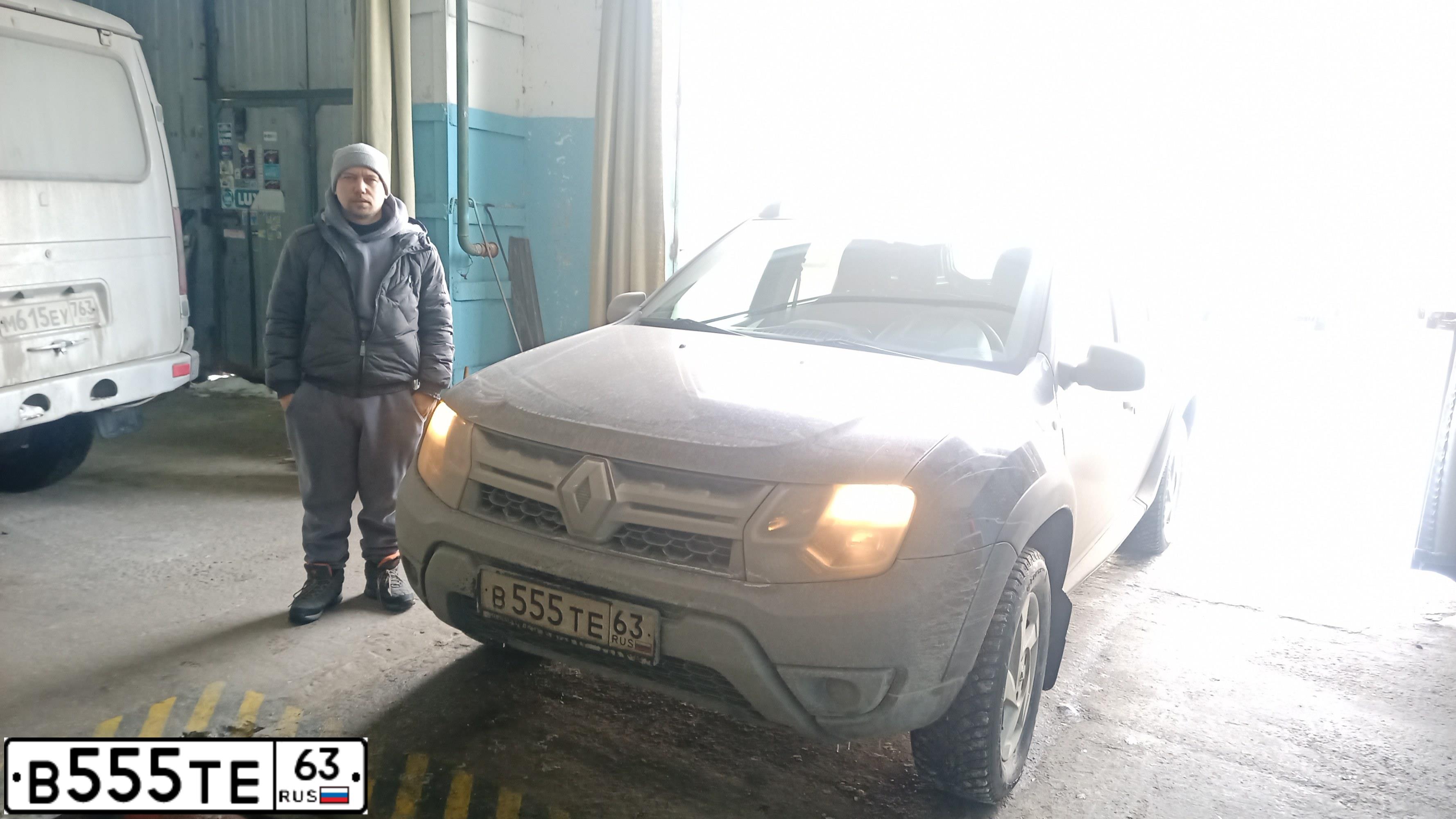 Фото автомобиля VOLKSWAGEN CARAVELLE, 2000 — госномер В555ТЕ63. Цвет: БЕЛЫЙ