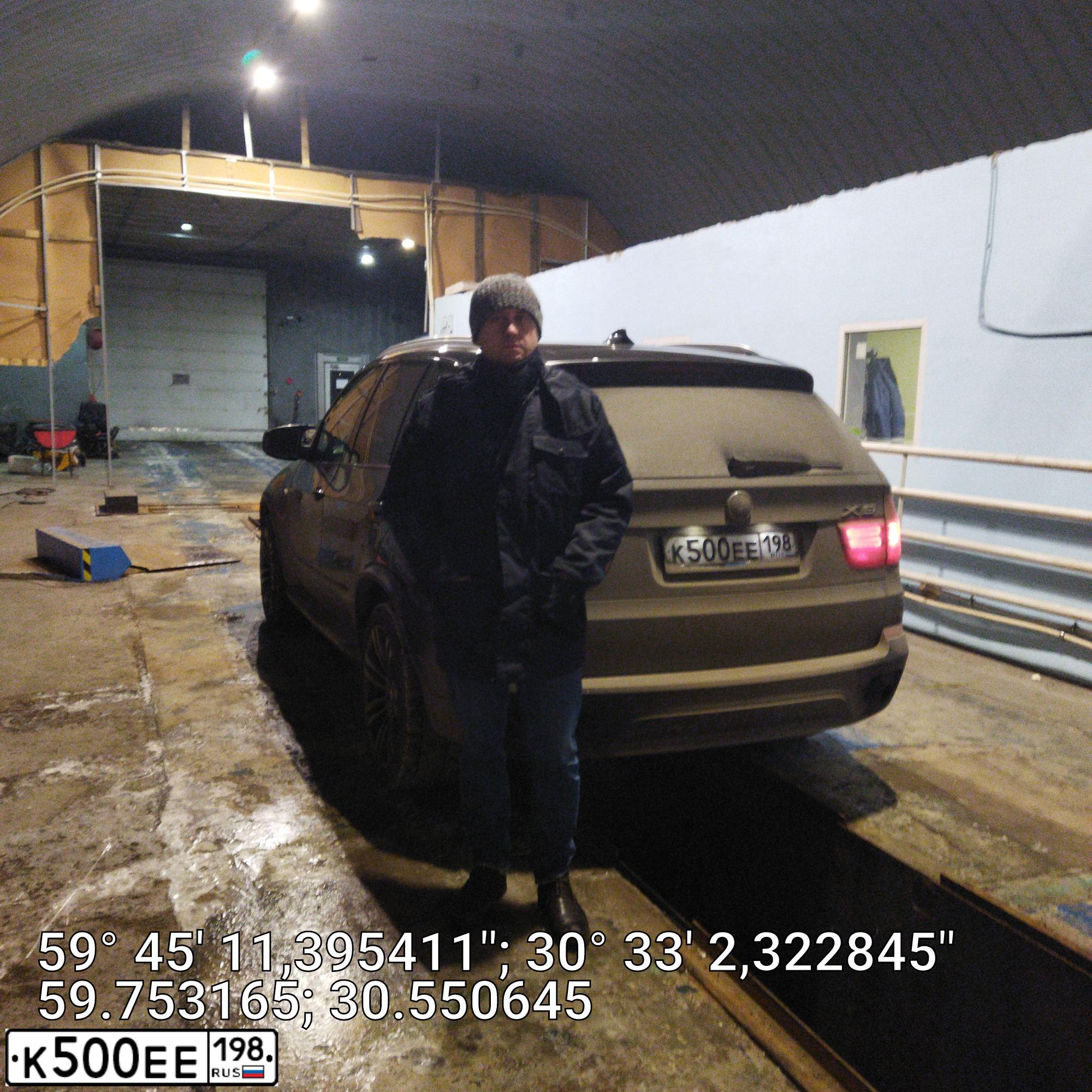 Фото автомобиля BMW X5, 2013 — госномер К500ЕЕ198. Цвет: ЧЕРНЫЙ