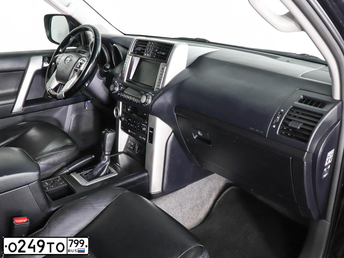 Фото автомобиля TOYOTA LANDCRUISER, 2011 — госномер О249ТО799. Цвет: ЧЕРНЫЙ