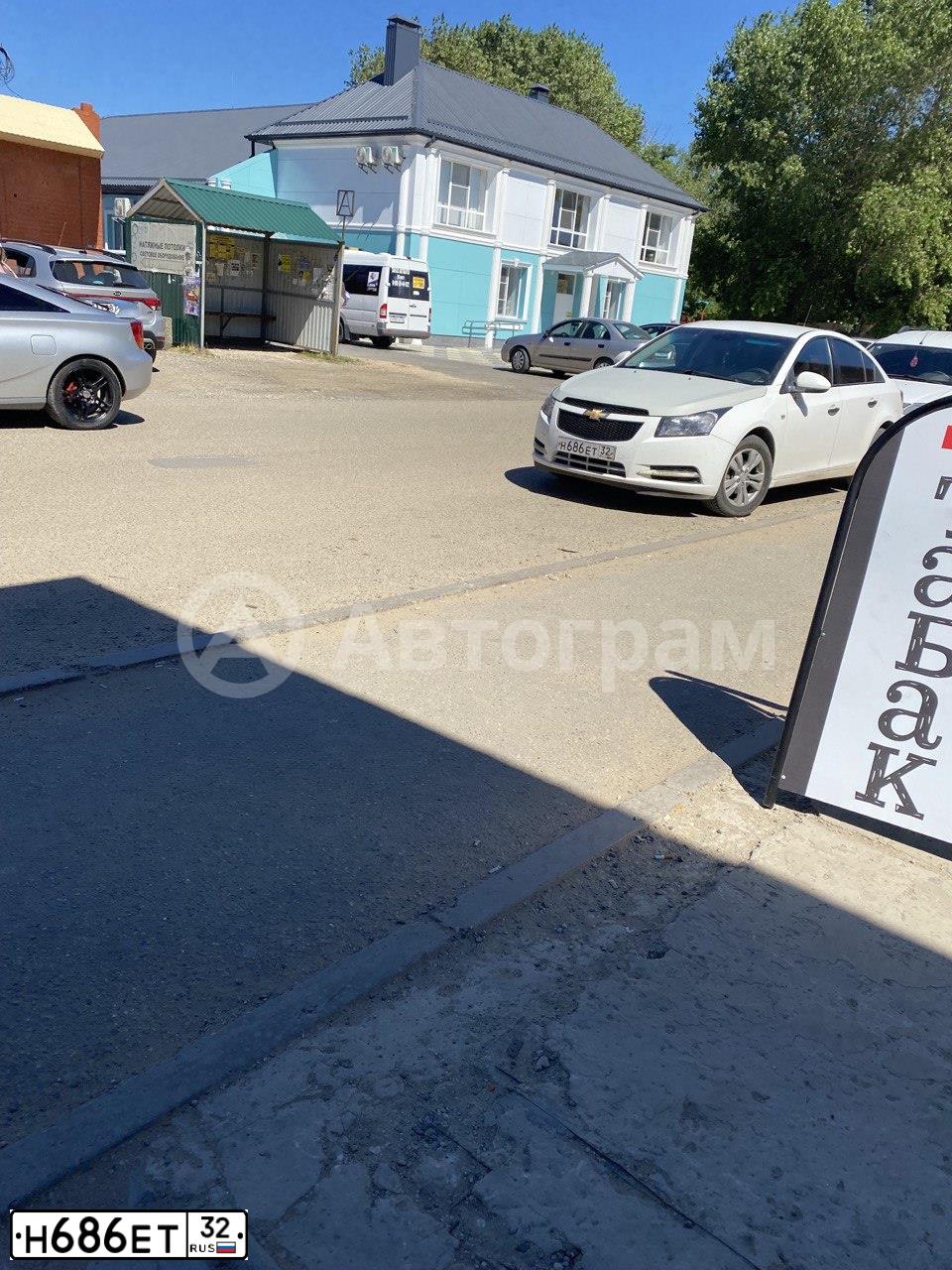 Фото автомобиля CHEVROLET CRUZE, 2011 — госномер Н686ЕТ32. Цвет: Белый