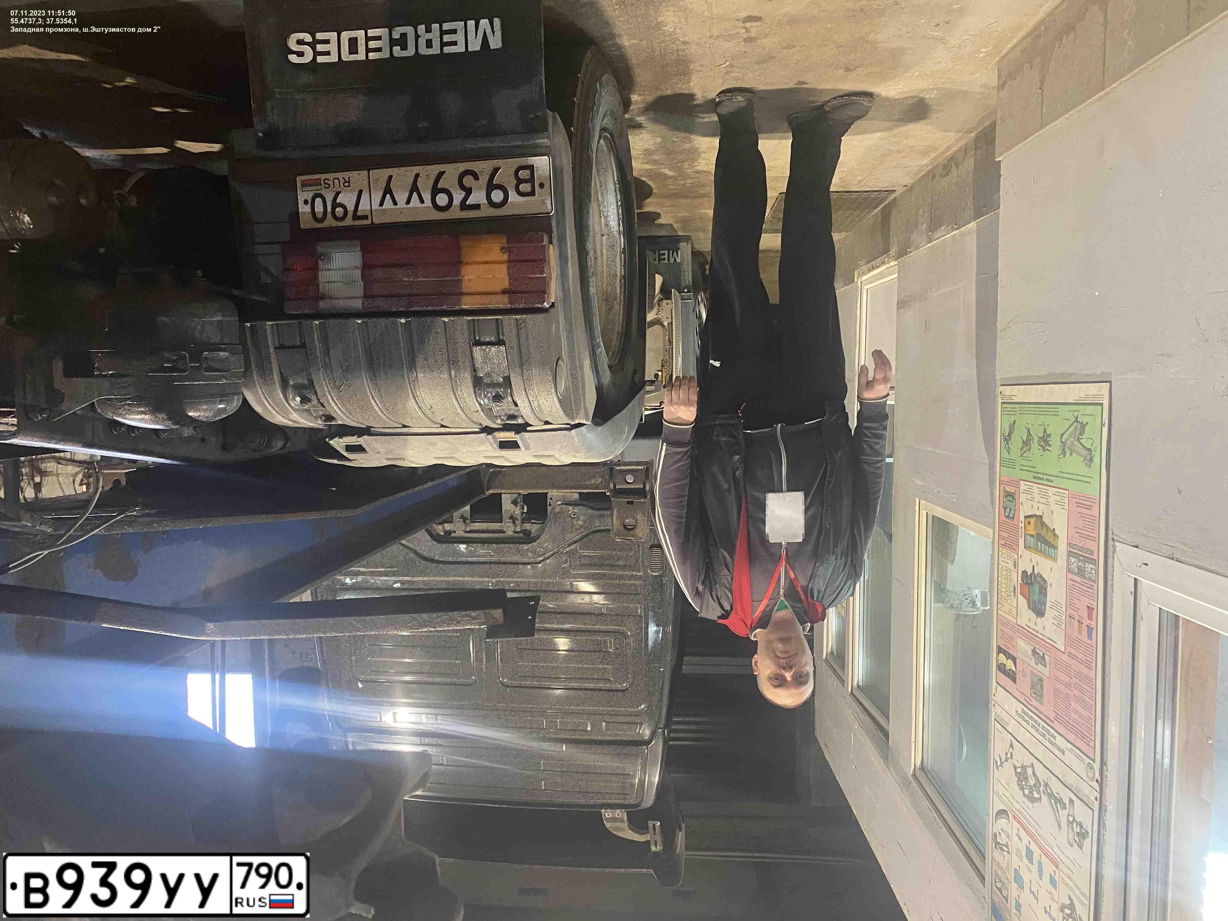 Фото автомобиля MERCEDES AXOR, 2011 — госномер В939УУ790. Цвет: ЧЕРНЫЙ