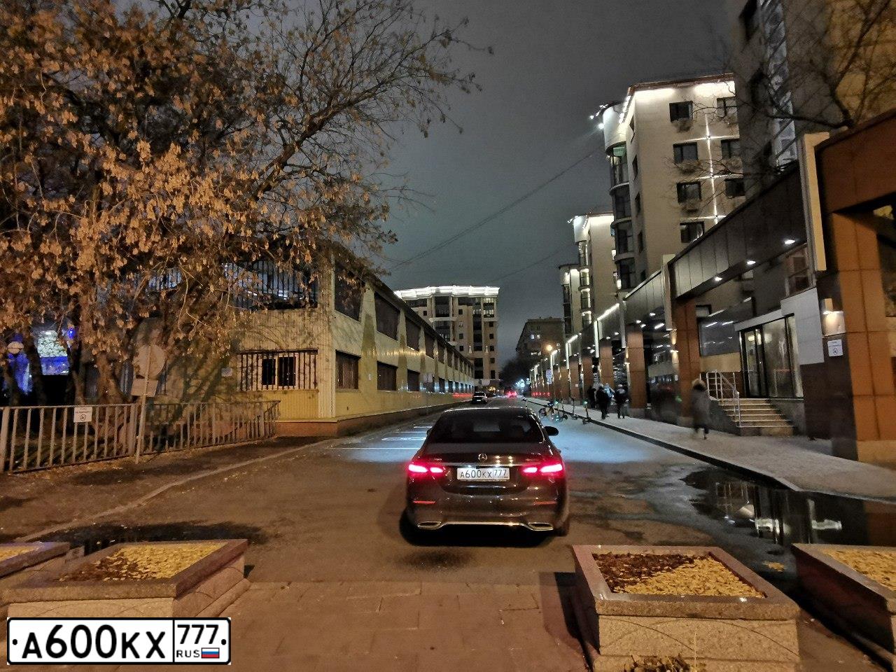 Фото автомобиля VOLVO XC70, 2014 — госномер А600КХ777. Цвет: СЕРО-БРОНЗОВЫЙ