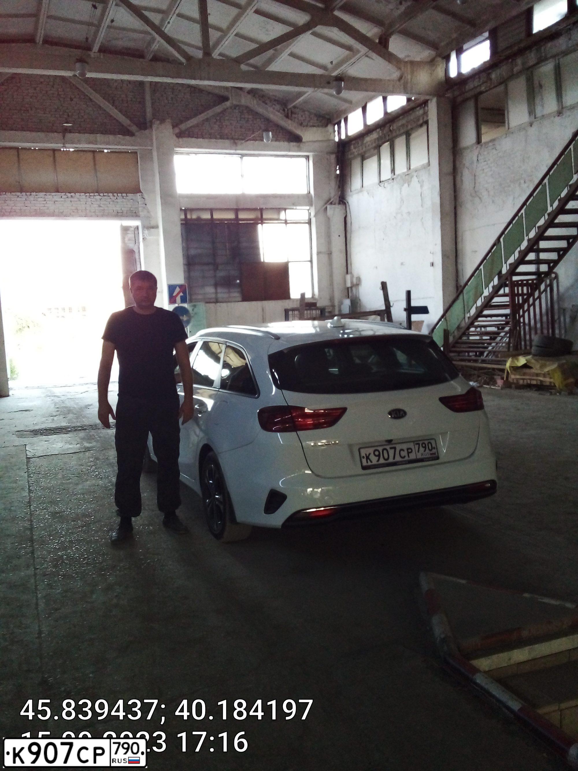 Фото автомобиля KIA CEE'D, 2019 — госномер В030СА799. Цвет: БЕЛЫЙ