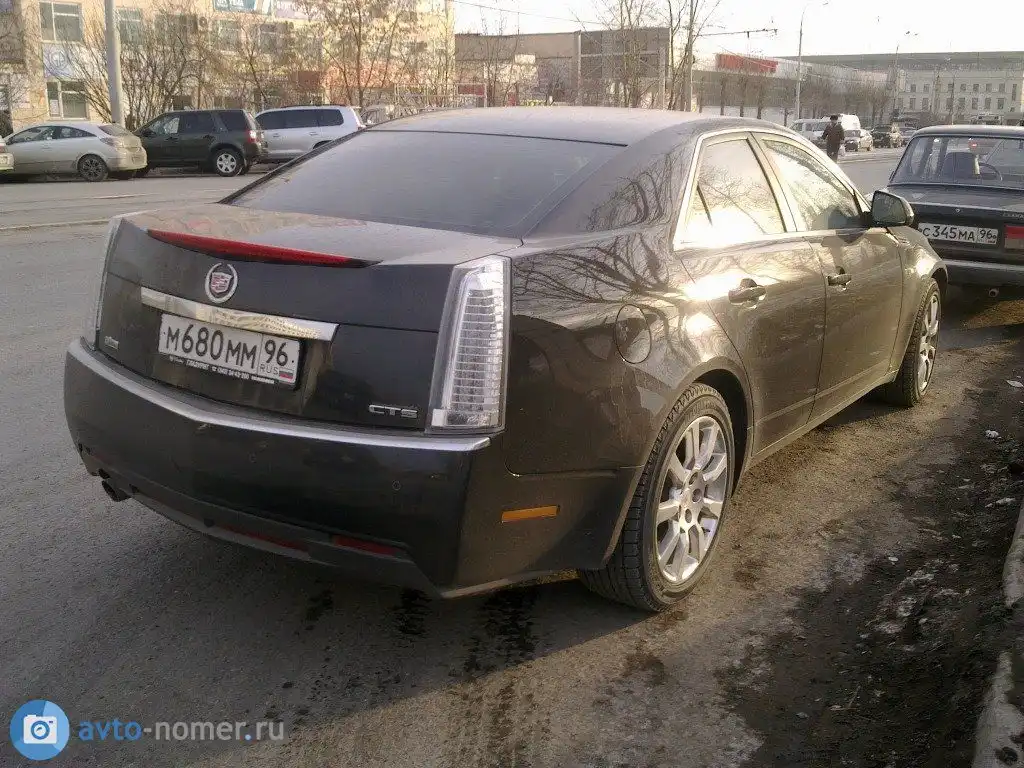 Фото автомобиля HYUNDAI TUCSON, 2006 — госномер М680ММ96. Цвет: СВЕТЛО-СЕРЫЙ