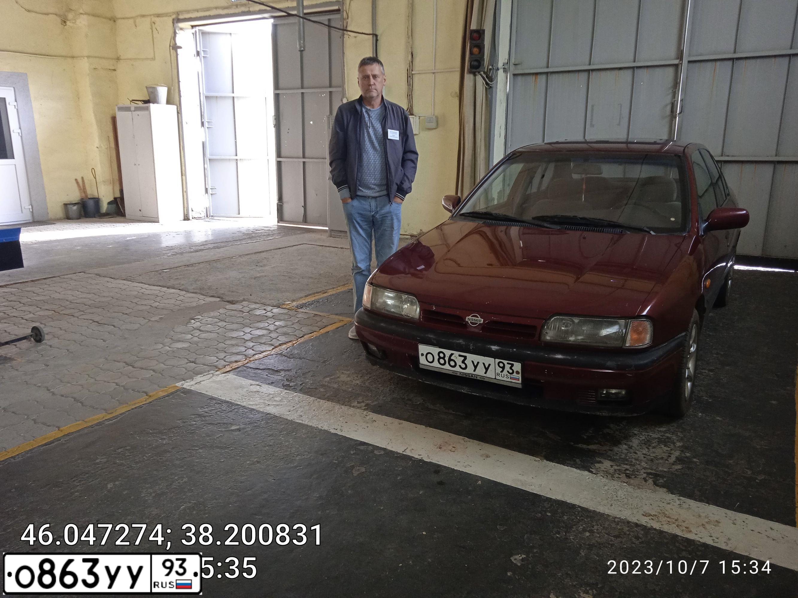 Фото автомобиля NISSAN PRIMERA, 1992 — госномер Х907НР138. Цвет: БОРДОВЫЙ