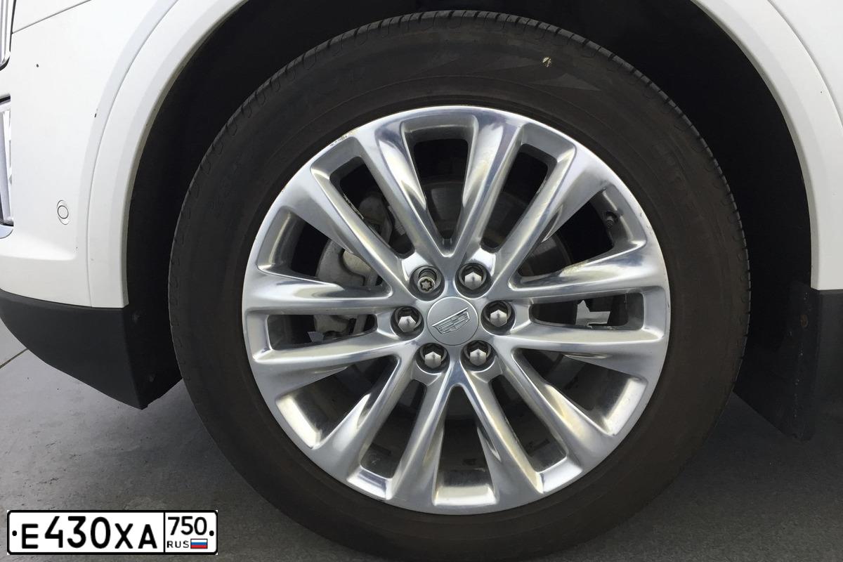 Фото автомобиля CADILLAC XT5, 2018 — госномер А248ТМ69. Цвет: Белый