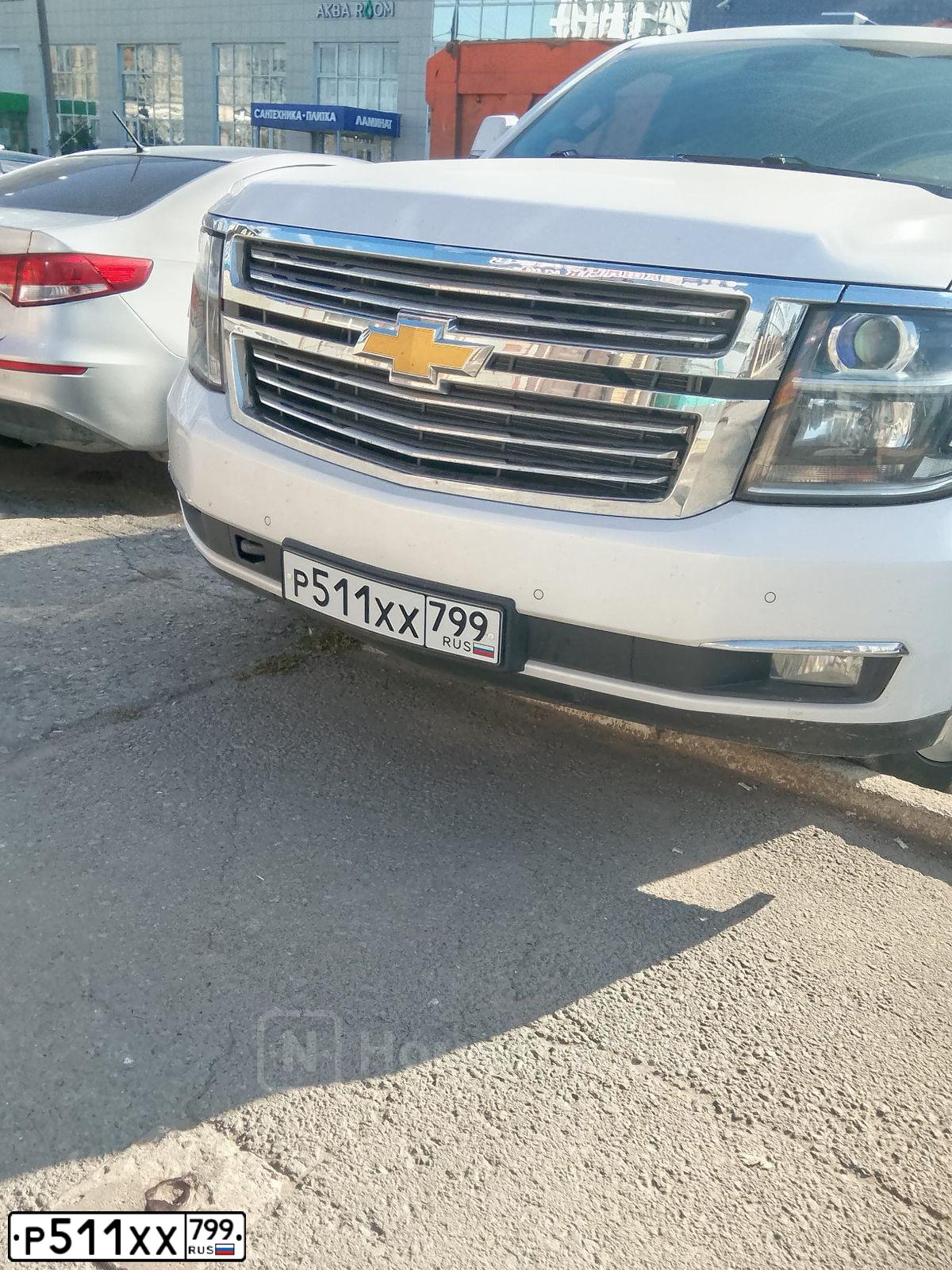 Фото автомобиля CHEVROLET TAHOE, 2016 — госномер Р511ХХ799. Цвет: Белый