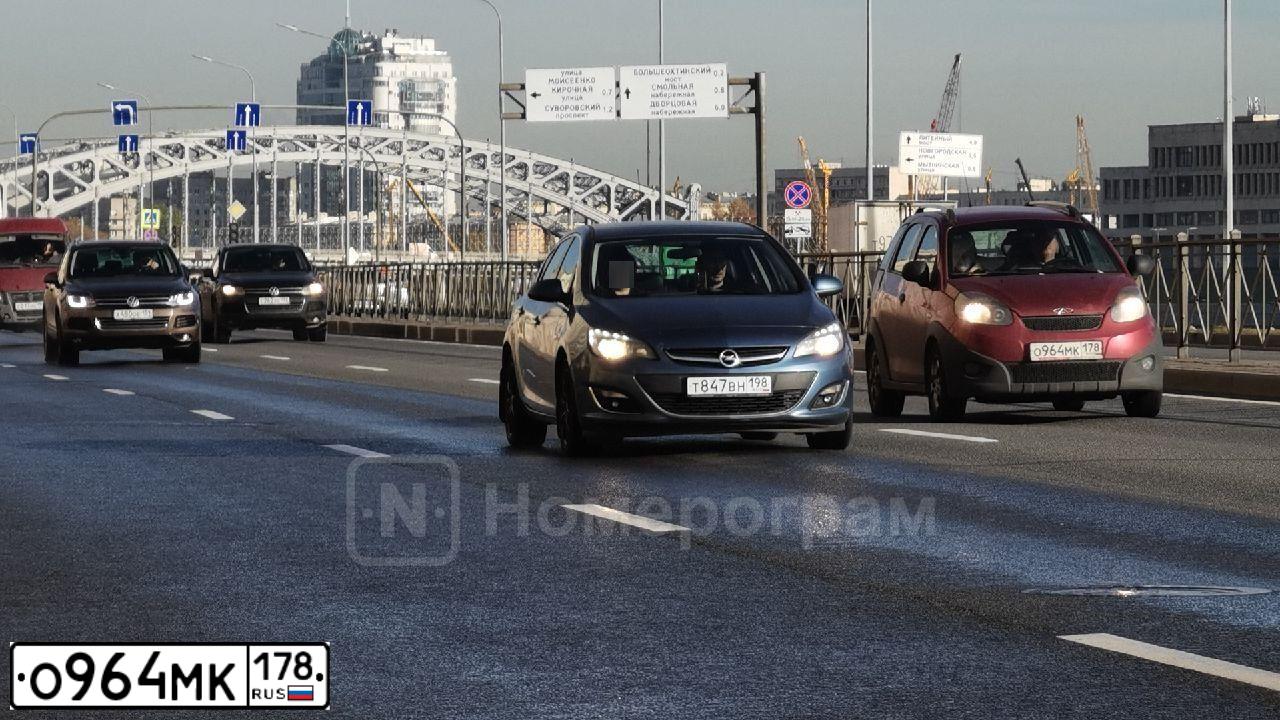 Фото автомобиля CHERY INDIS /S18/, 2012 — госномер О964МК178. Цвет: Красный