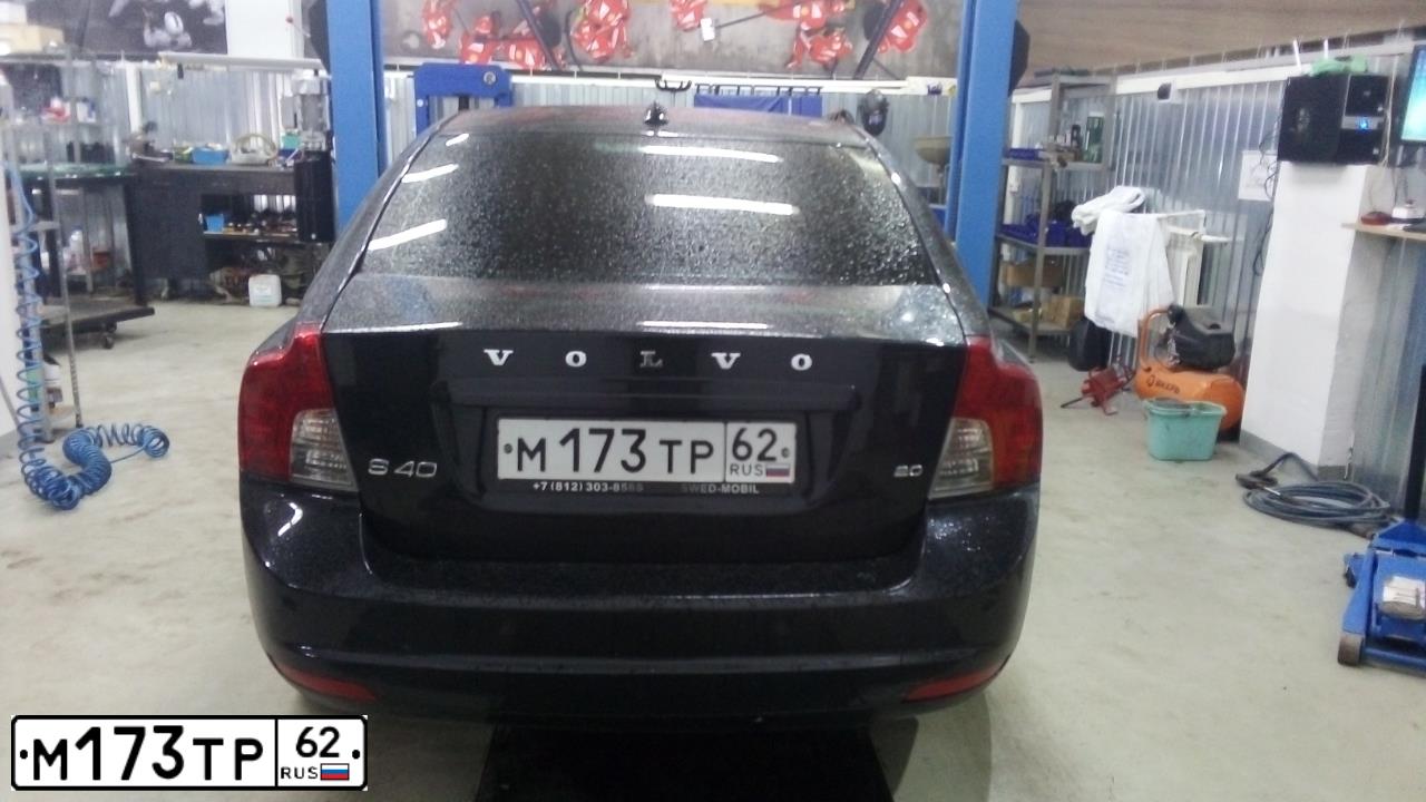 Фото автомобиля VOLVO S40, 2012 — госномер А300АР977. Цвет: ЧЕРНЫЙ