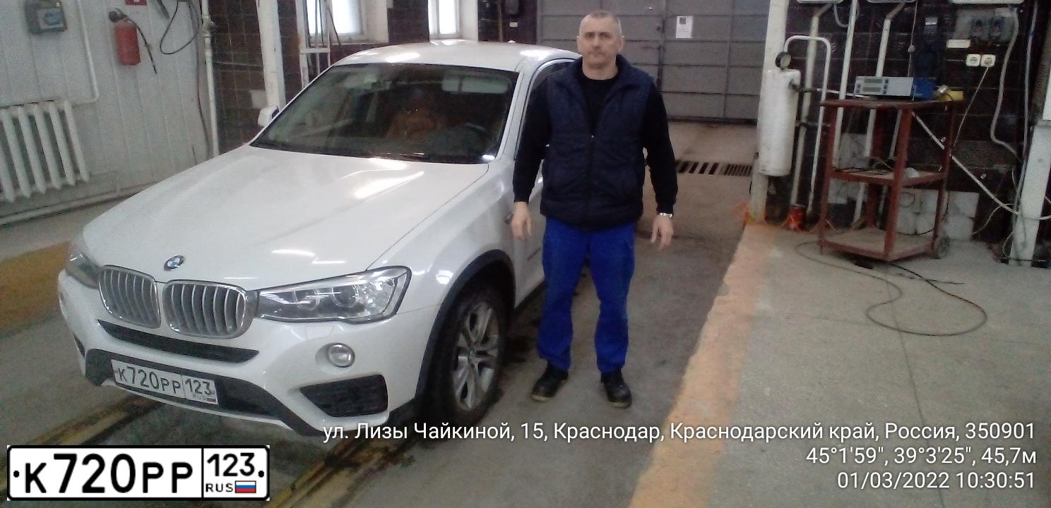 Фото автомобиля BMW X4, 2015 — госномер К720РР123. Цвет: БЕЛЫЙ МЕТАЛЛИК