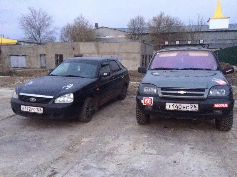 Фото автомобиля LADA 2172 PRIORA, 2011 — госномер Р951ОН126. Цвет: Сине-Черный