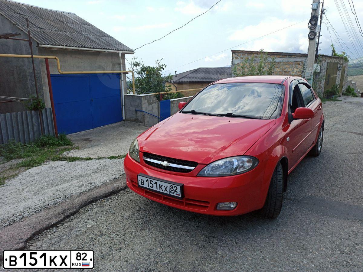 Фото автомобиля CHEVROLET LACETTI, 2008 — госномер В151КХ82. Цвет: Красный