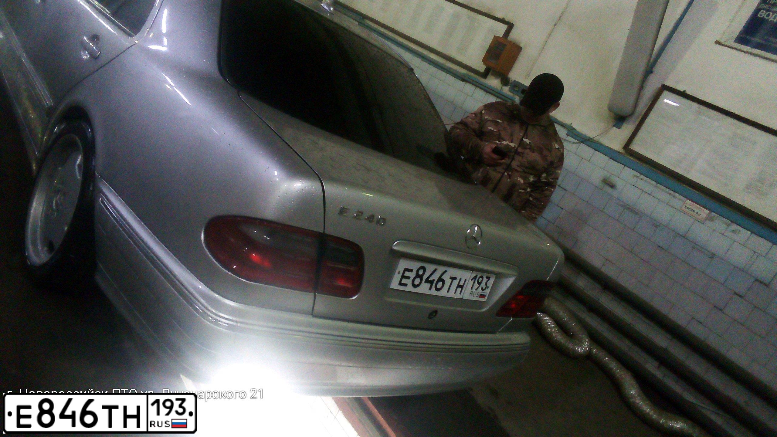 Фото автомобиля MERCEDES E-KLASSE, 1999 — госномер Е846ТН193. Цвет: СЕРЕБРИСТЫЙ