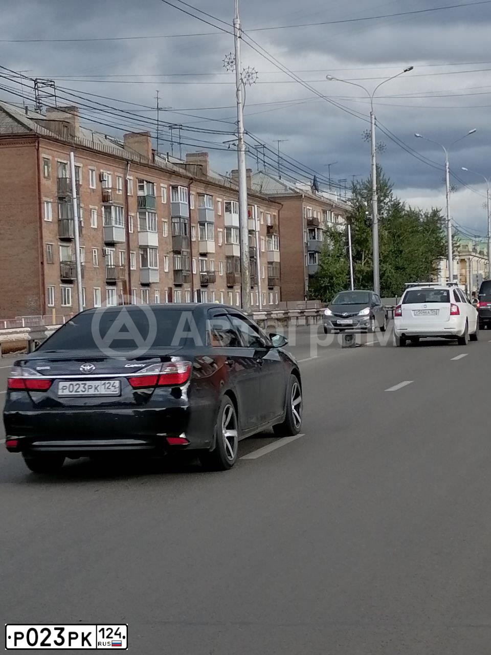 Фото автомобиля TOYOTA CAMRY, 2016 — госномер Р023РК124. Цвет: ЧЕРНЫЙ