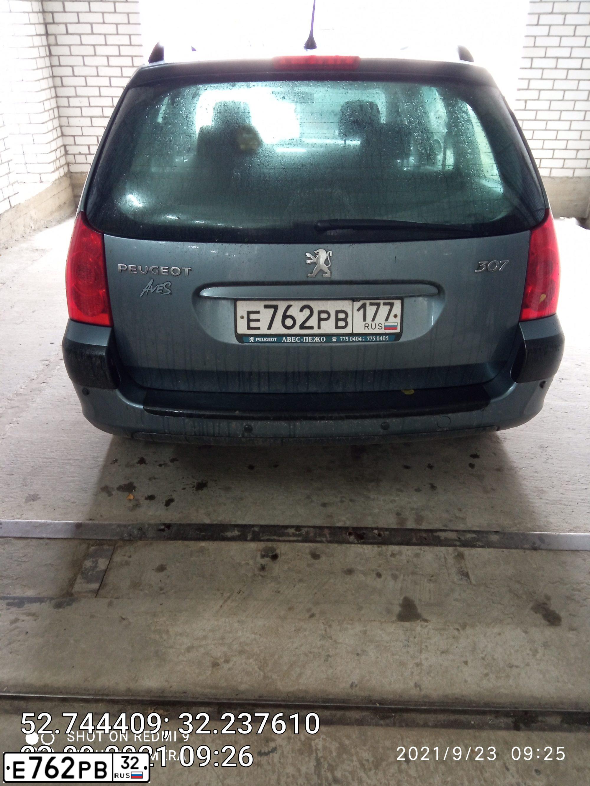 Фото автомобиля PEUGEOT 307, 2006 — госномер Е762РВ32. Цвет: Серый