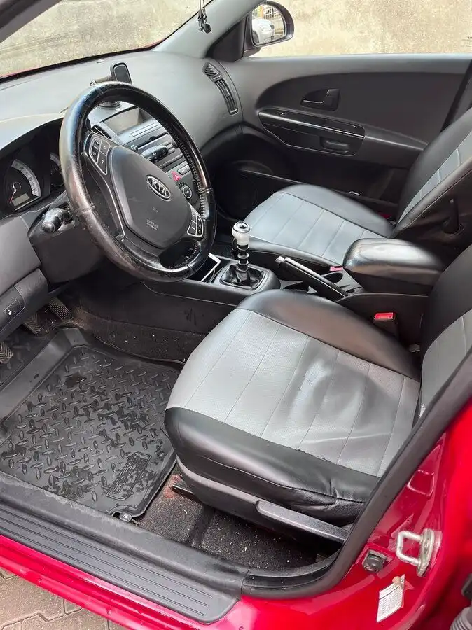 Фото автомобиля KIA CEE'D, 2007 — госномер В110НХ790. Цвет: ВИШНЕВЫЙ