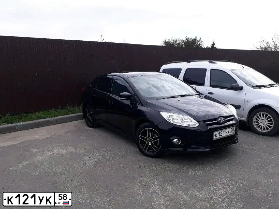 Фото автомобиля FORD FOCUS, 2013 — госномер С107НК58. Цвет: ЧЕРНЫЙ
