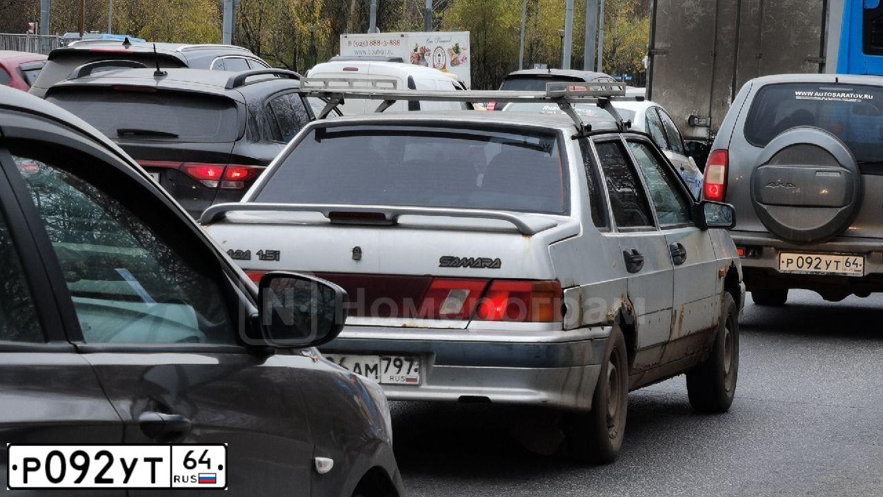 Фото автомобиля CHEVROLET NIVA, 2006 — госномер О364НР64. Цвет: ТЕМНО СЕРЫЙ