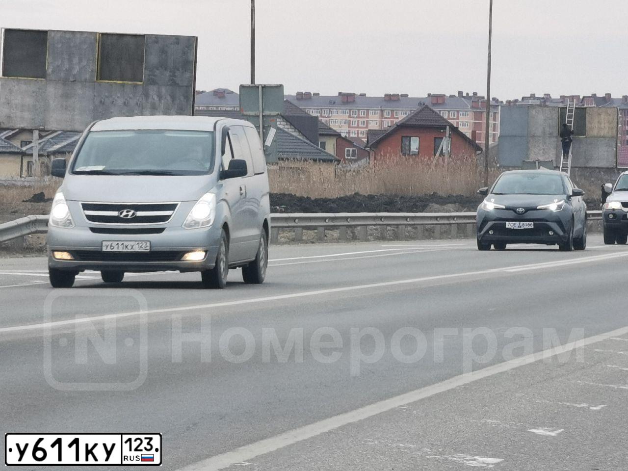 Фото автомобиля MERCEDES C-KLASSE, 2001 — госномер В386СР122. Цвет: СЕРЕБРИСТЫЙ