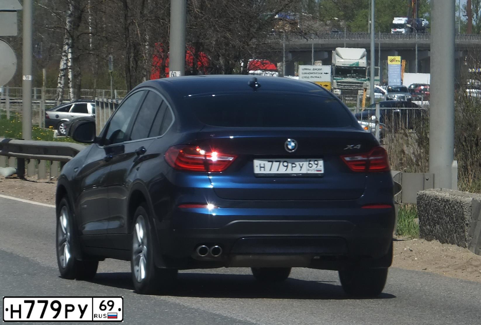 Фото автомобиля BMW X4, 2015 — госномер С545ТЕ33. Цвет: ТЕМНО-СИНИЙ