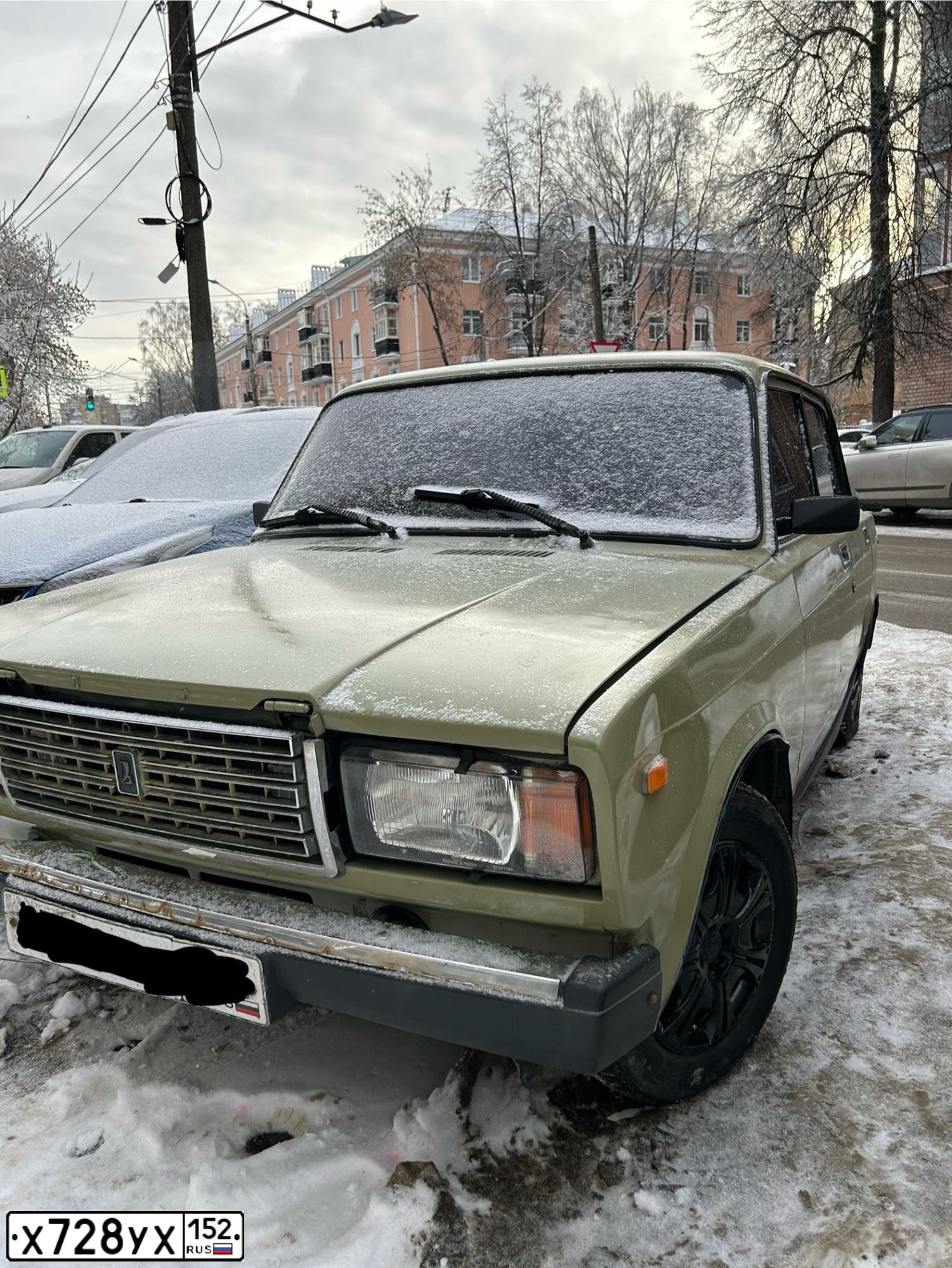 Фото автомобиля LADA 2107 LADA, 2003 — госномер А239НС252. Цвет: БЕЖЕВО-ЗЕЛЕНЫЙ