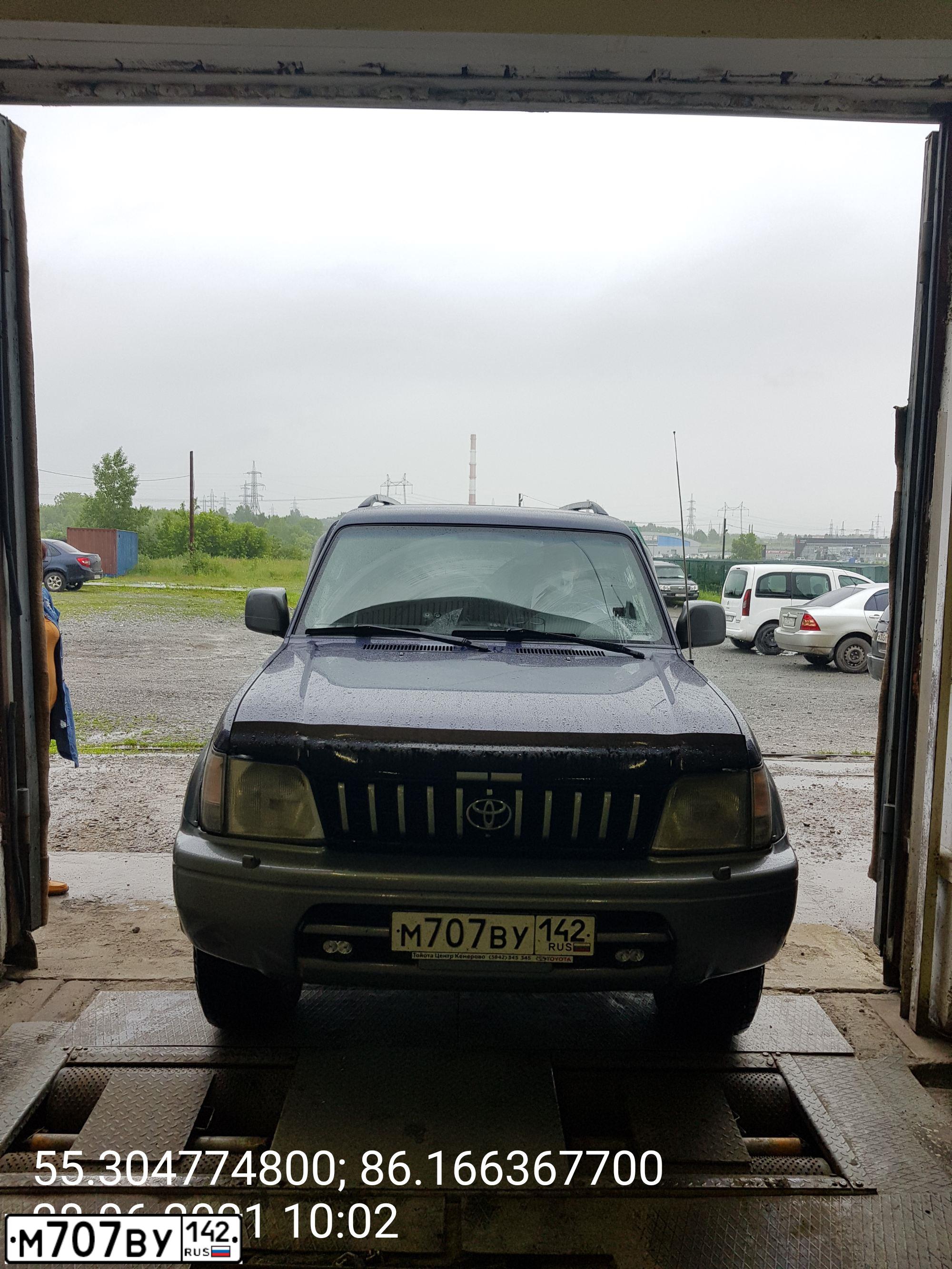 Фото автомобиля TOYOTA LANDCRUISER, 1996 — госномер К400ЕК22. Цвет: СИНИЙ