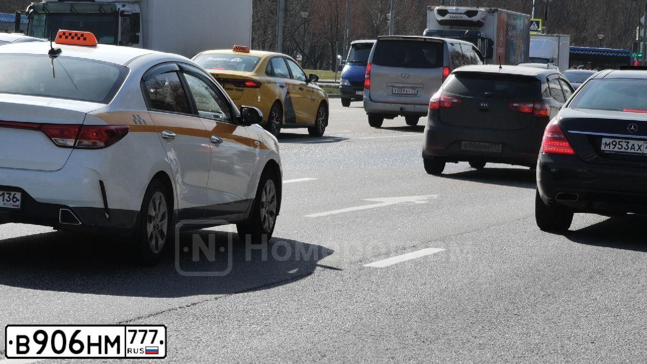 Фото автомобиля TOYOTA CAMRY, 2010 — госномер Е737ХК199. Цвет: ЧЕРНЫЙ