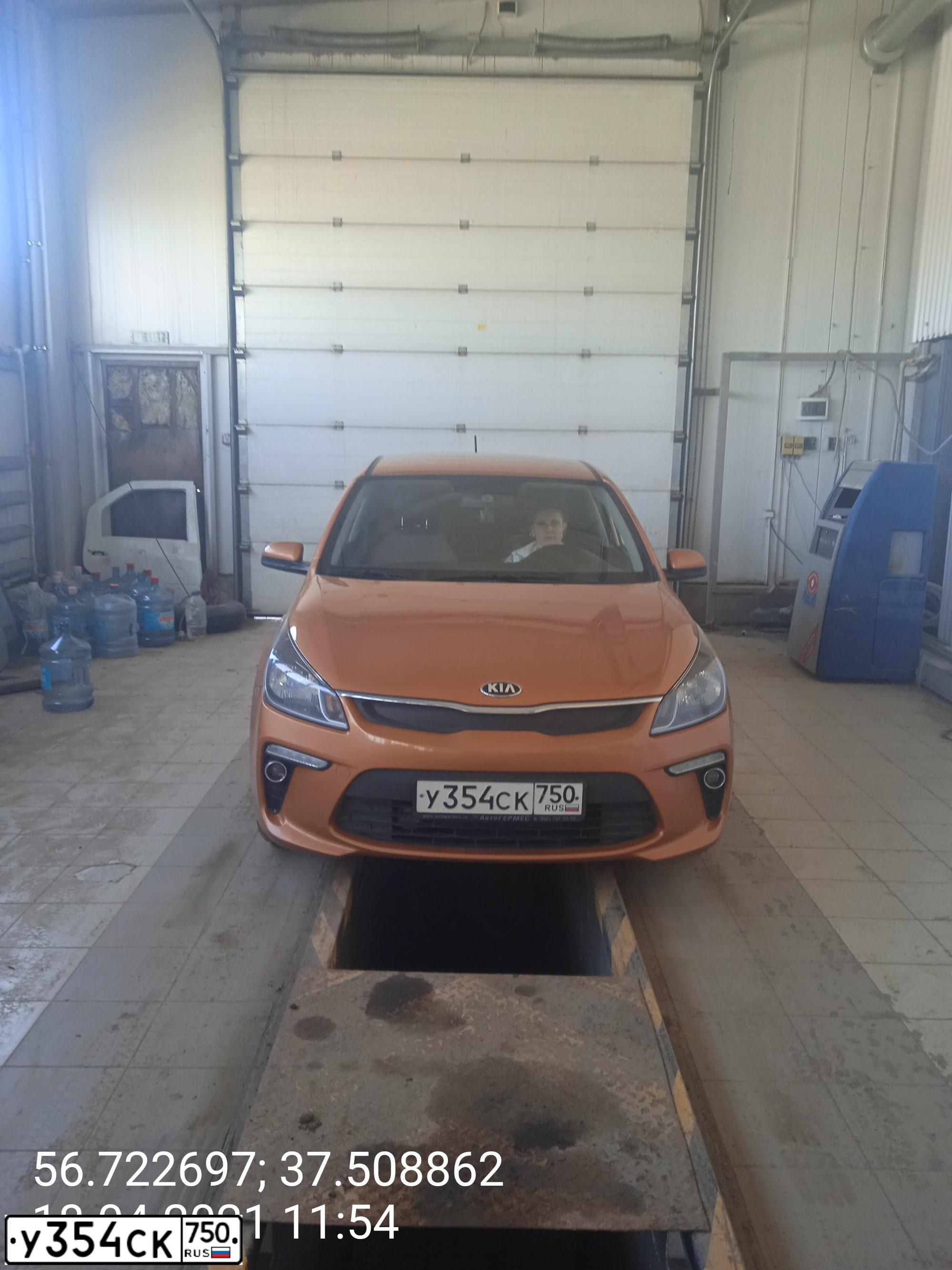 Фото автомобиля KIA RIO, 2017 — госномер К816УА69. Цвет: Оранжевый