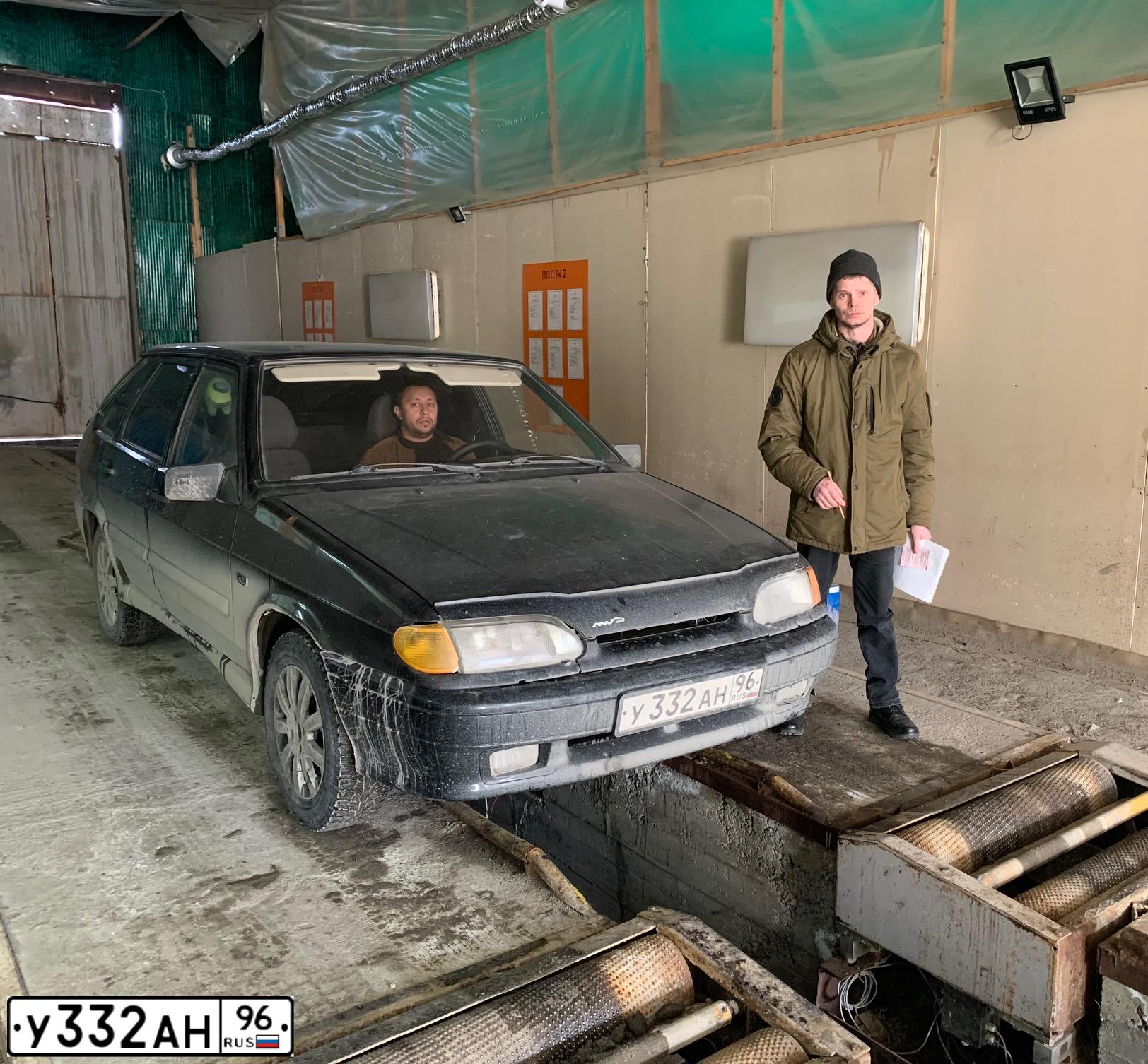 Фото автомобиля LADA 2114 SAMARA, 2009 — госномер У373ХТ43. Цвет: Сине-Черный