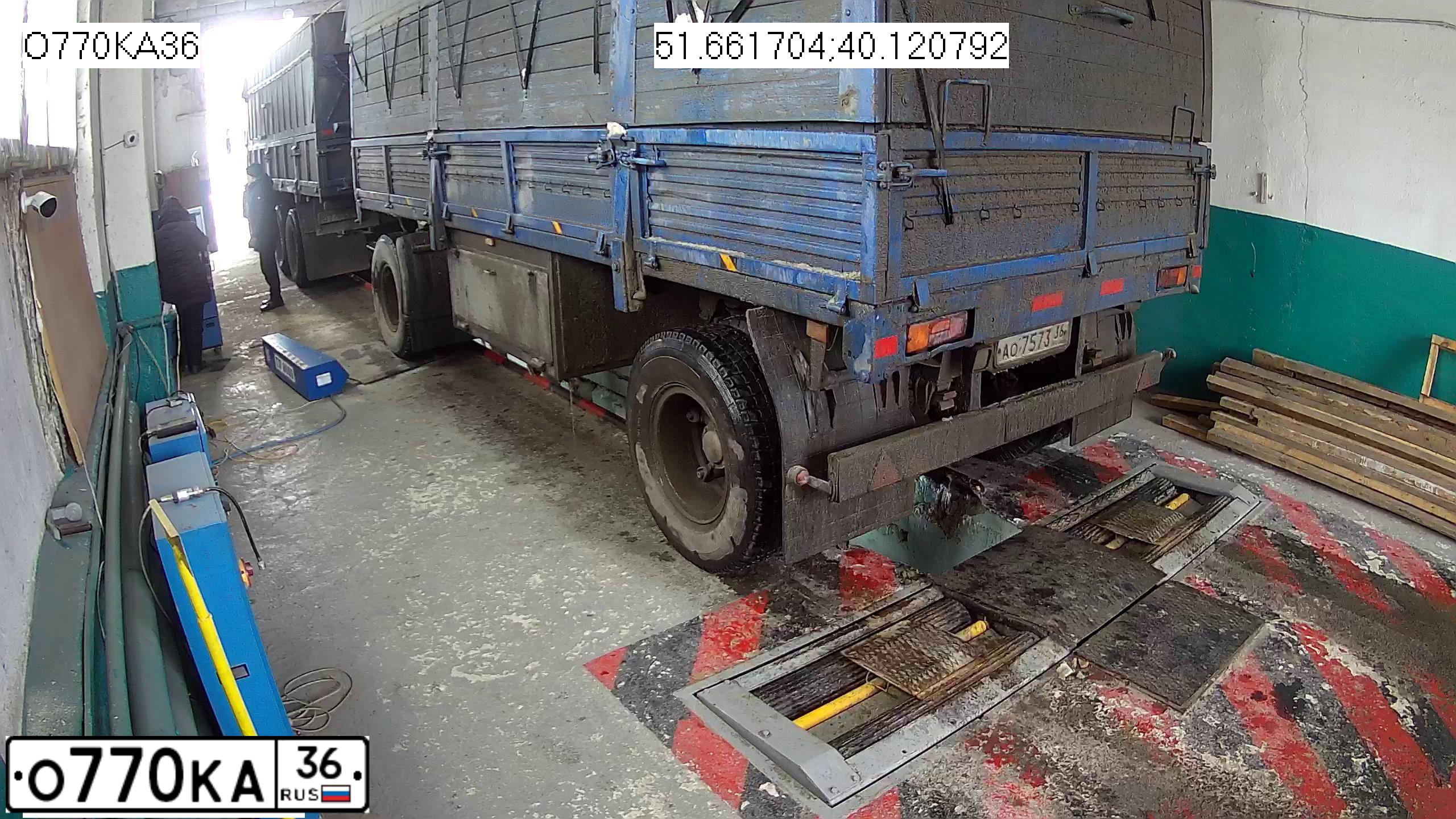 Фото автомобиля КАМАЗ 53202, 1991 — госномер О770КА36. Цвет: СИНИЙ