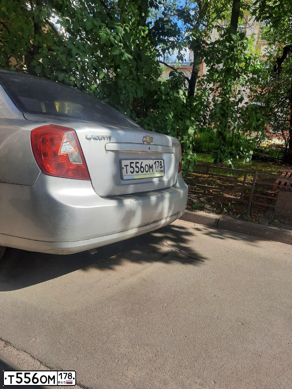 Фото автомобиля CHEVROLET LACETTI, 2012 — госномер Т556ОМ178. Цвет: СЕРЕБРИСТЫЙ