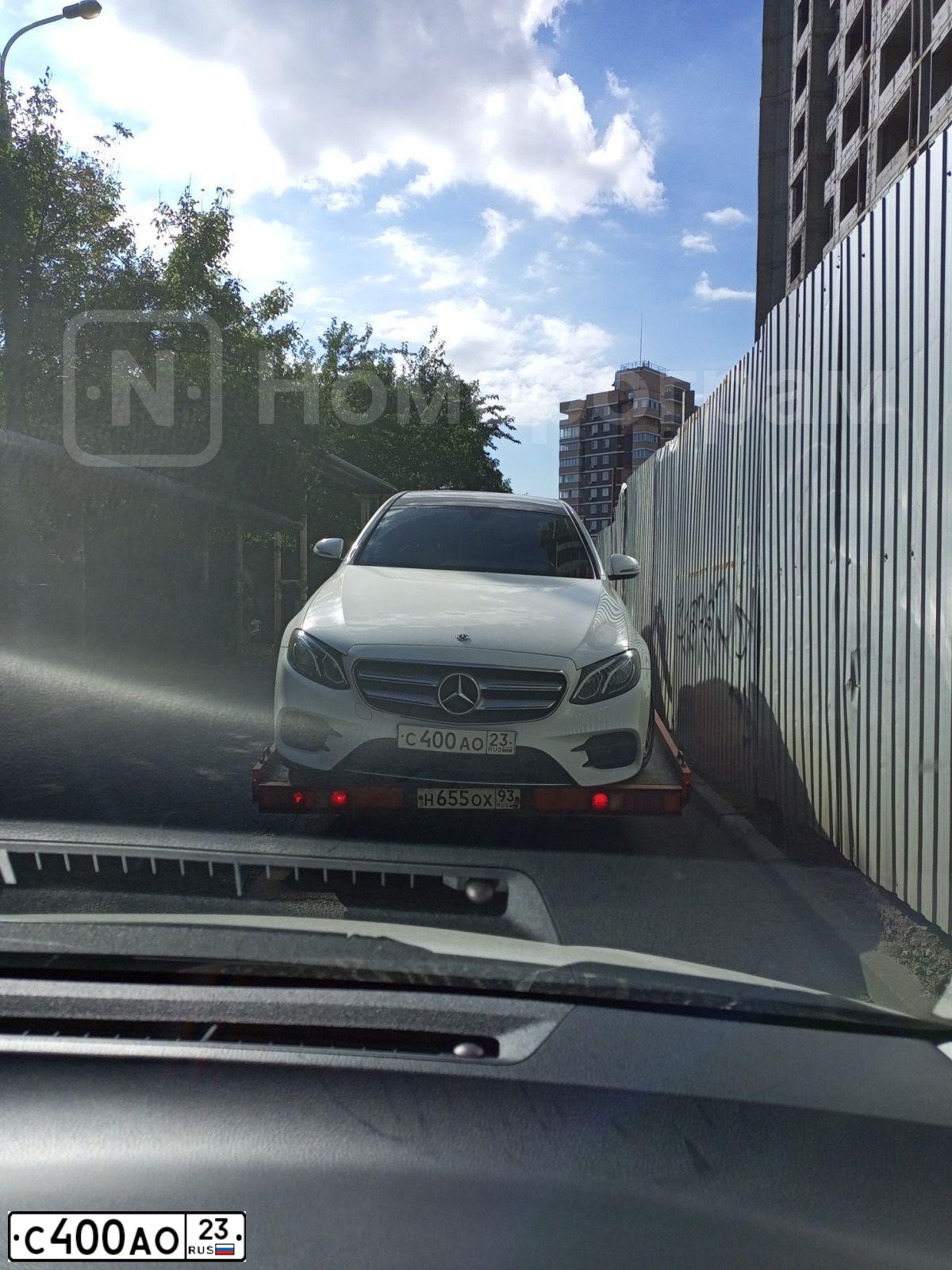 Фото автомобиля МЕРСЕДЕС-БЕНЦ E200, 2018 — госномер С400АО23. Цвет: Белый