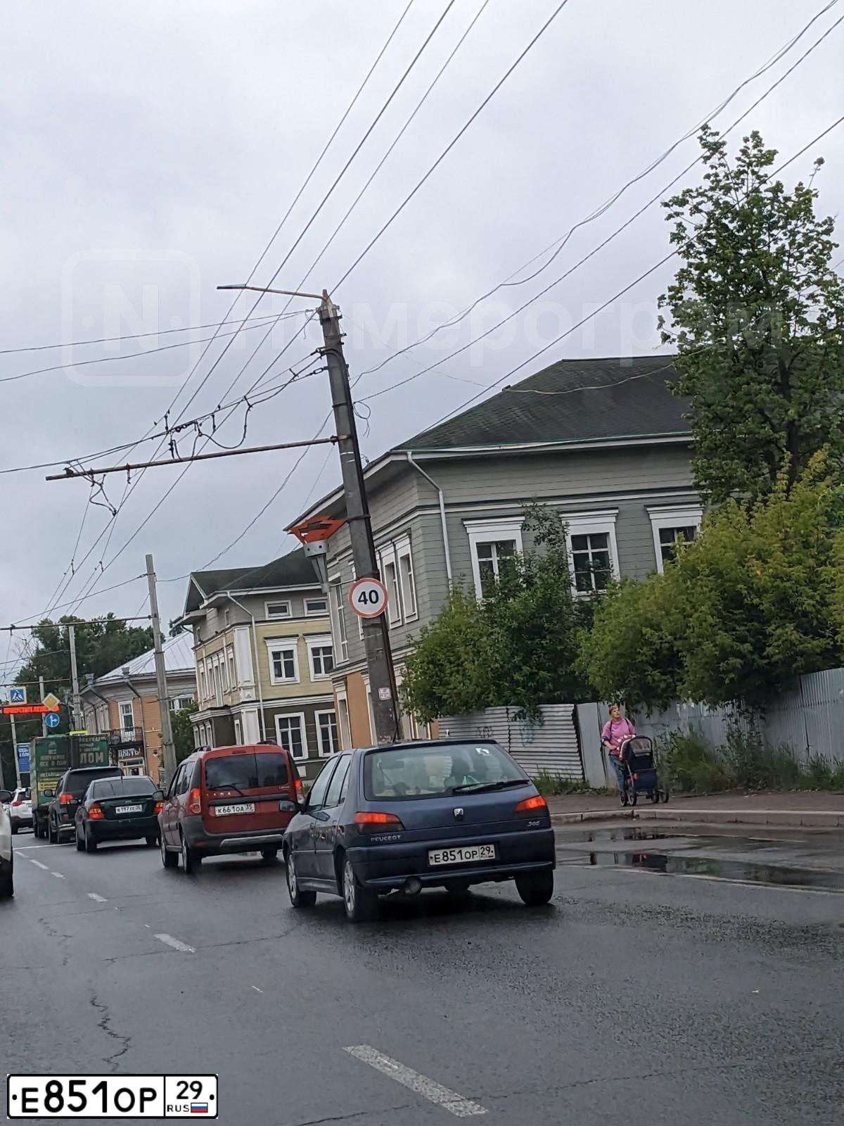 Фото автомобиля PEUGEOT 306, 2000 — госномер Е851ОР29. Цвет: СИНИЙ