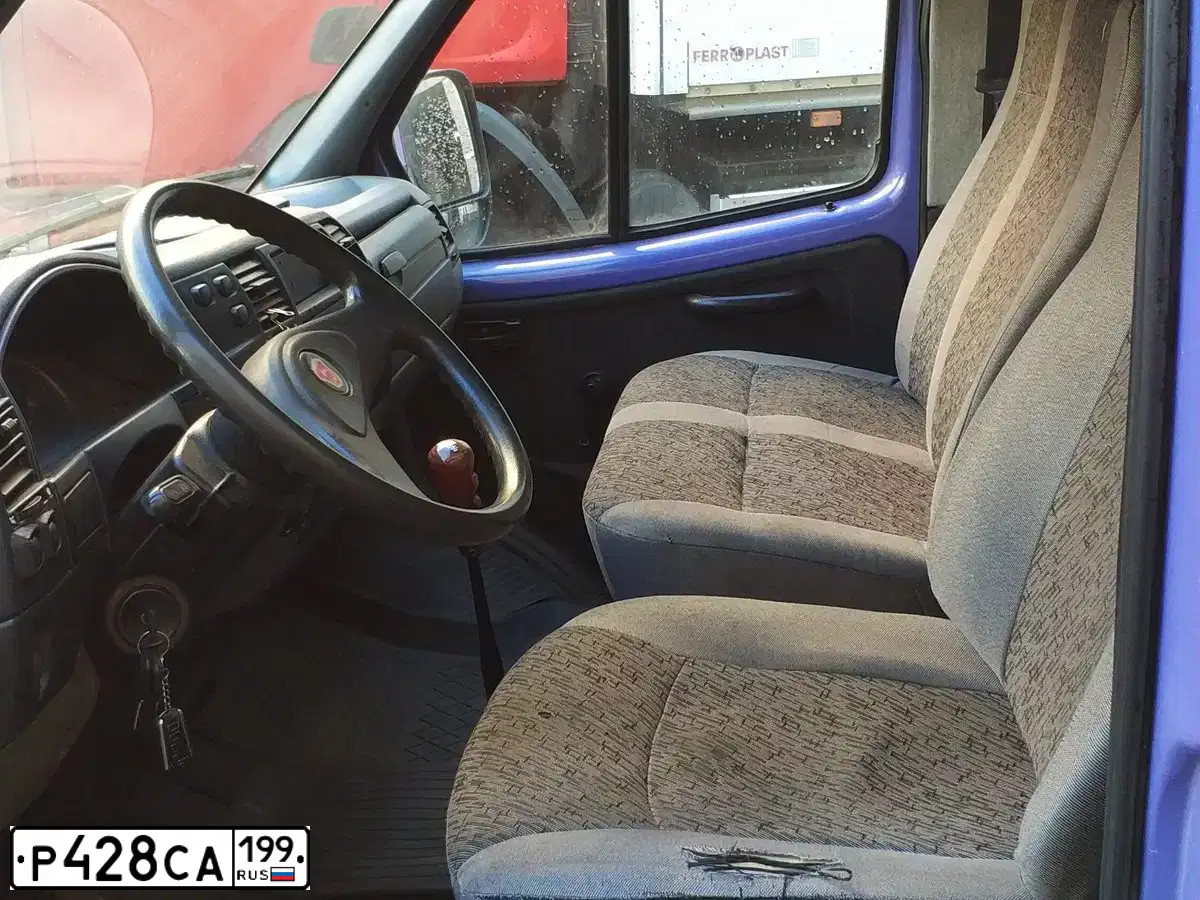 Фото автомобиля GAZ 2310 SOBOL, 2009 — госномер Х667ЕХ799. Цвет: СИНЕ-СИРЕНЕВЫЙ