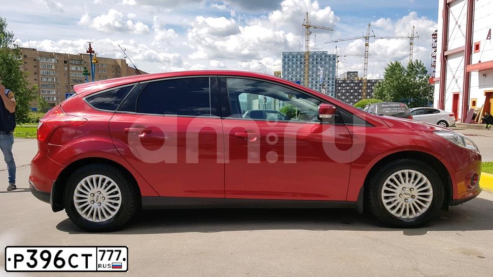 Фото автомобиля FORD FOCUS, 2011 — госномер Р396СТ777. Цвет: КРАСНЫЙ