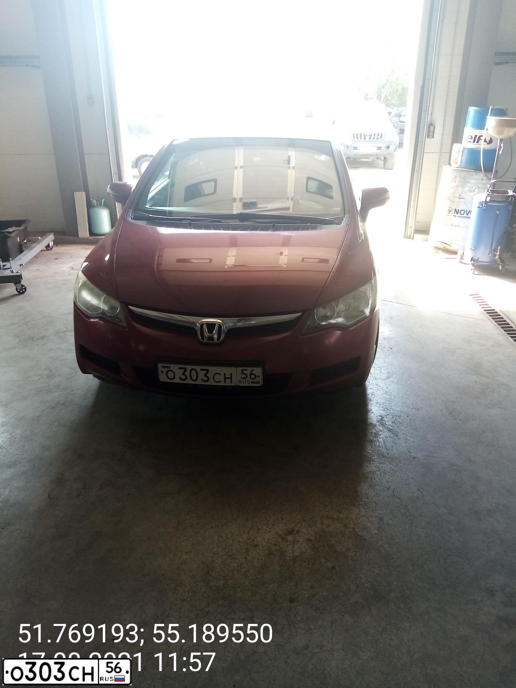 Фото автомобиля HONDA CIVIC, 2007 — госномер К377ЕХ156. Цвет: ТЕМНО-КРАСНЫЙ
