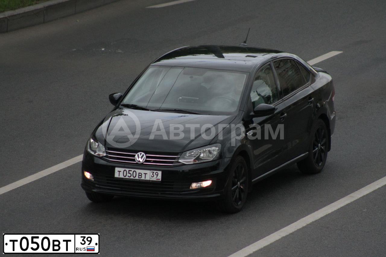 Фото автомобиля VOLKSWAGEN POLO, 2019 — госномер Т050ВТ39. Цвет: ЧЕРНЫЙ
