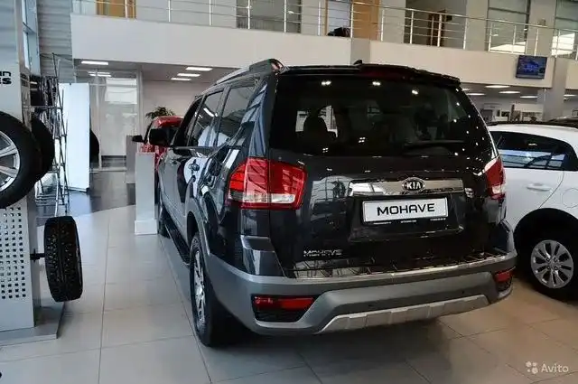 Фото автомобиля KIA MOHAVE / BORREGO, 2019 — госномер Е222КК56. Цвет: СЕРЫЙ