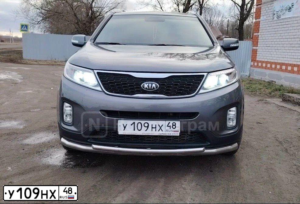 Фото автомобиля KIA SORENTO, 2014 — госномер Р033ТМ46. Цвет: СЕРЫЙ