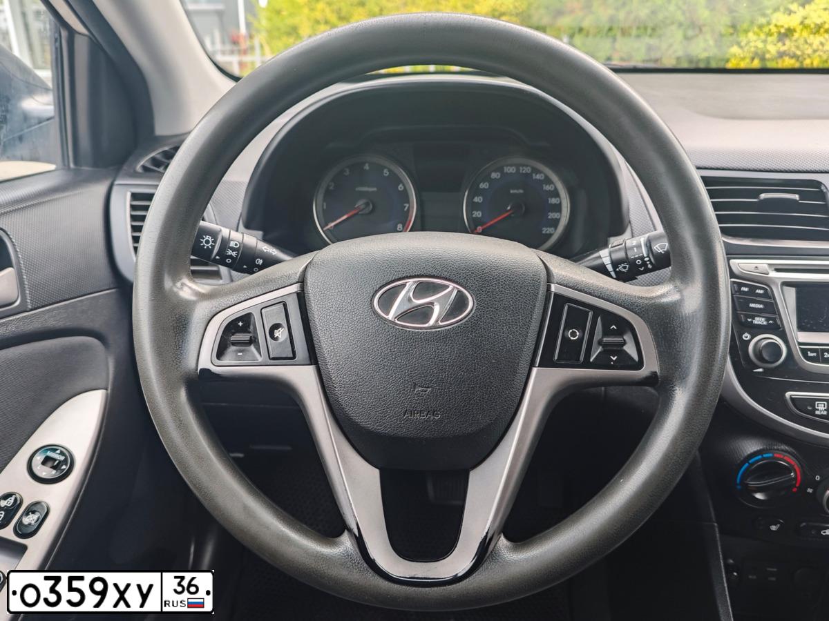 Фото автомобиля HYUNDAI SOLARIS, 2014 — госномер О359ХУ36. Цвет: БЕЖЕВЫЙ
