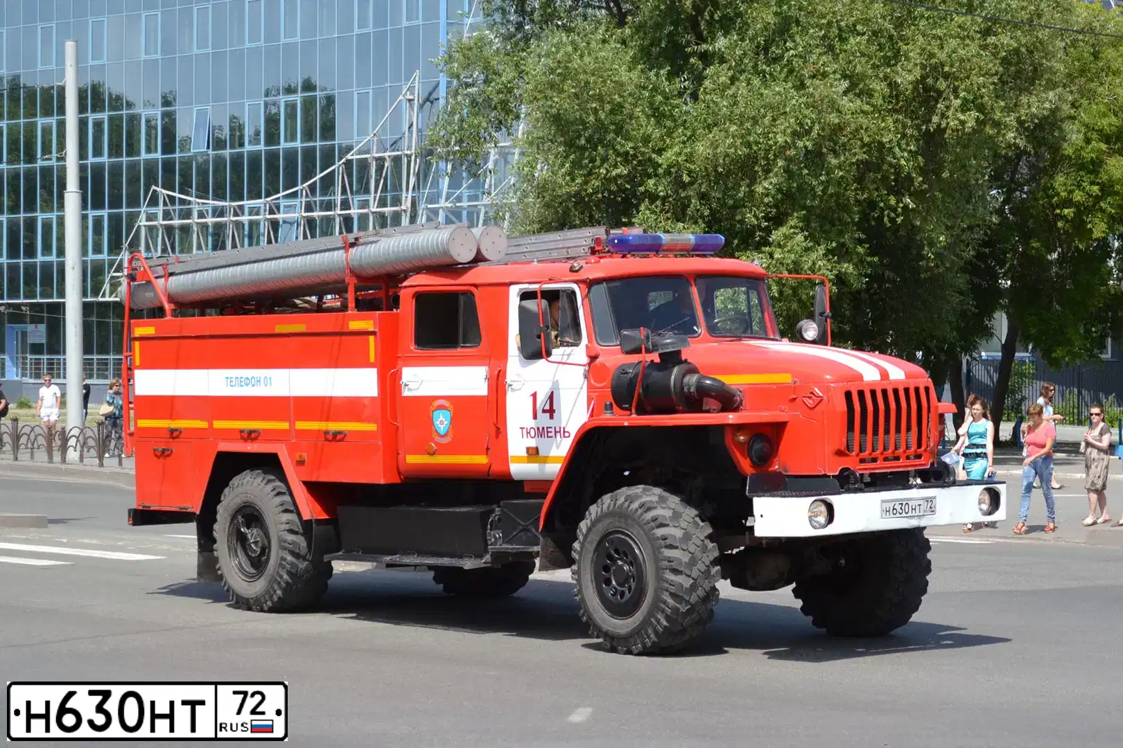 Фото автомобиля АЦ 3.0-40(43206) 1МИ, 2010 — госномер Н630НТ72. Цвет: ЦВ СХ А5 ПО ГОСТ Р 50574-2019