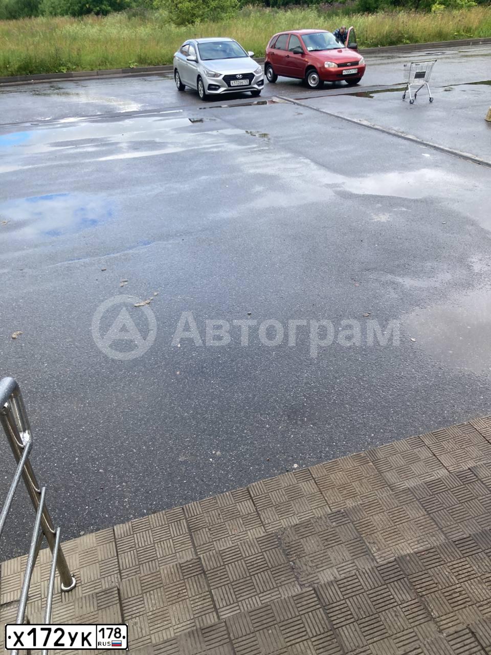 Фото автомобиля RENAULT SANDERO, 2017 — госномер Х172УК178. Цвет: ЗОЛОТИСТО-ЗЕЛЕНЫЙ