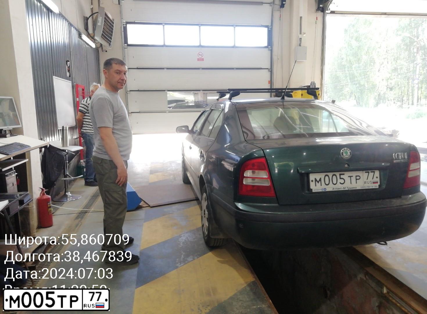 Фото автомобиля TOYOTA CAMRY, 1997 — госномер М005ТР77. Цвет: СЕРО-ФИОЛЕТОВЫЙ